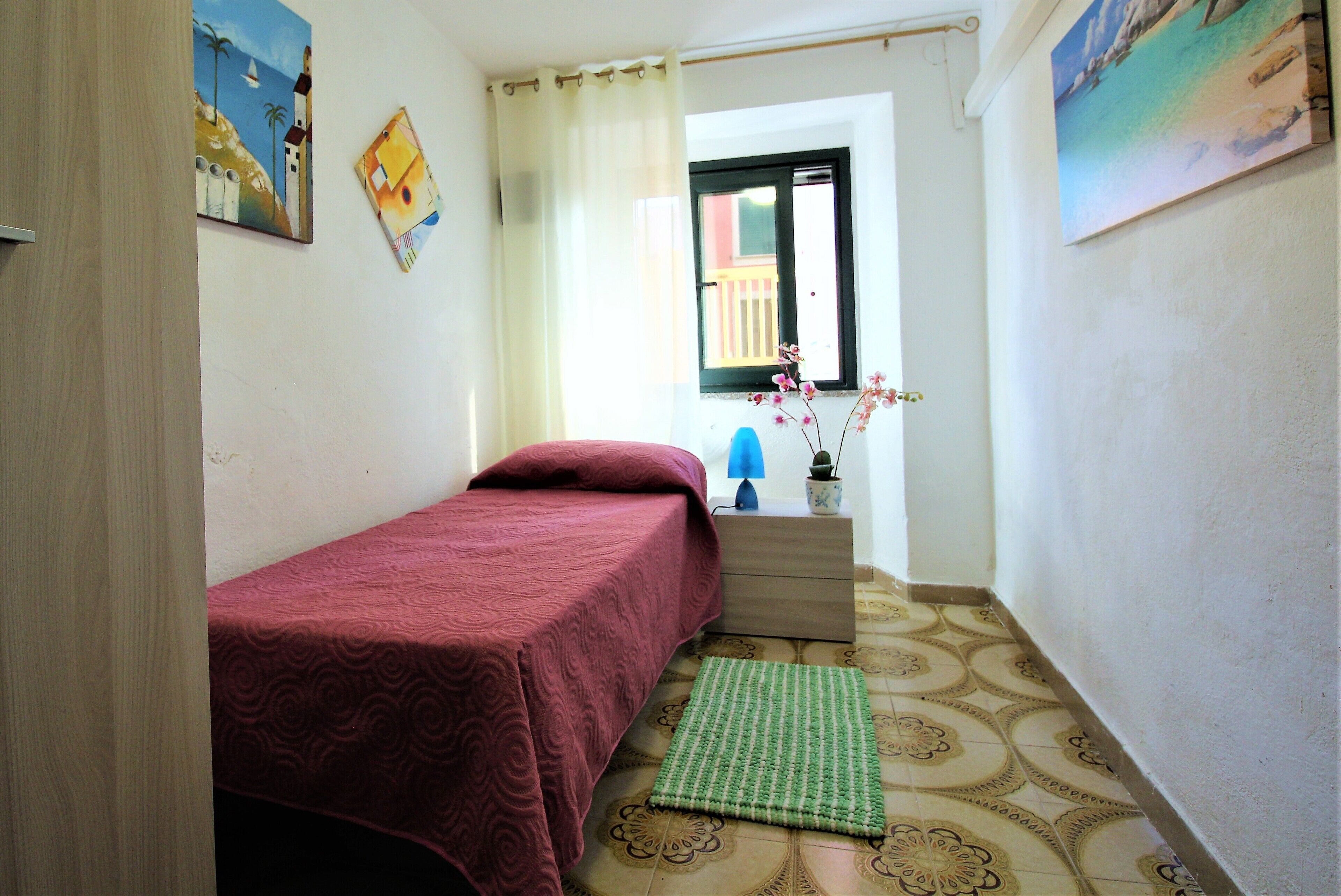 Three-room apartment with garden a stone's throw from the sea