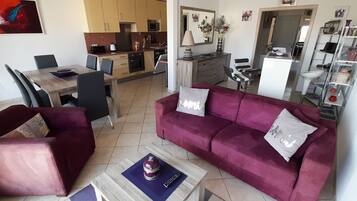 Smart TV, libri, impianto stereo