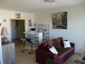 Smart TV, books, stereo - Beautiful comfortable apartment 300m from the beach AU LAVANDOU (Le Lavandou)