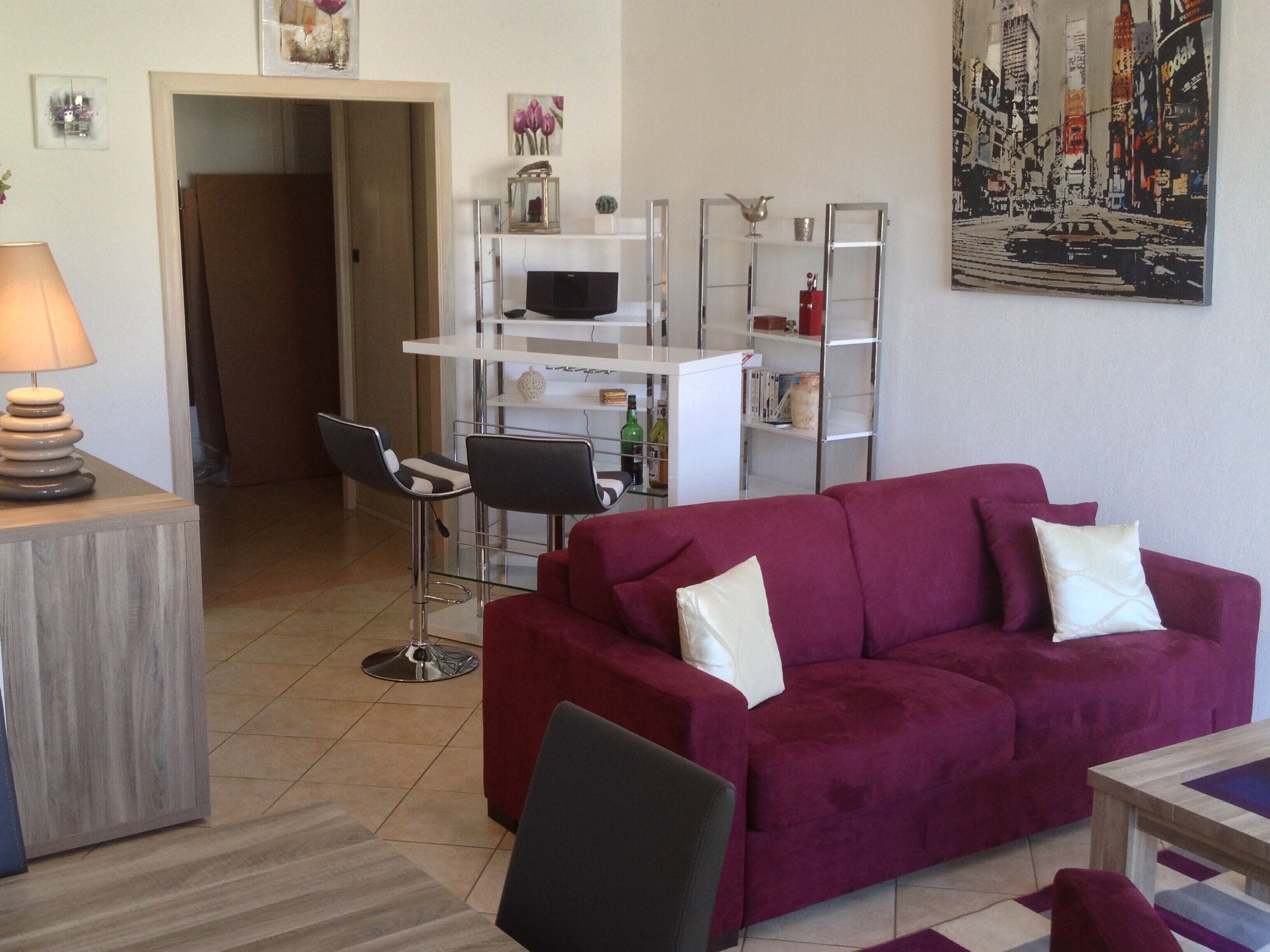 Smart TV, books, stereo