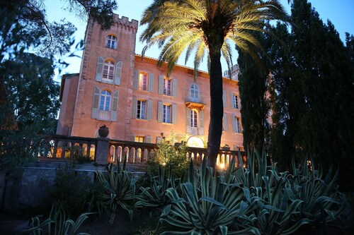 Château de Vaucouleurs - Terrasse und Pool