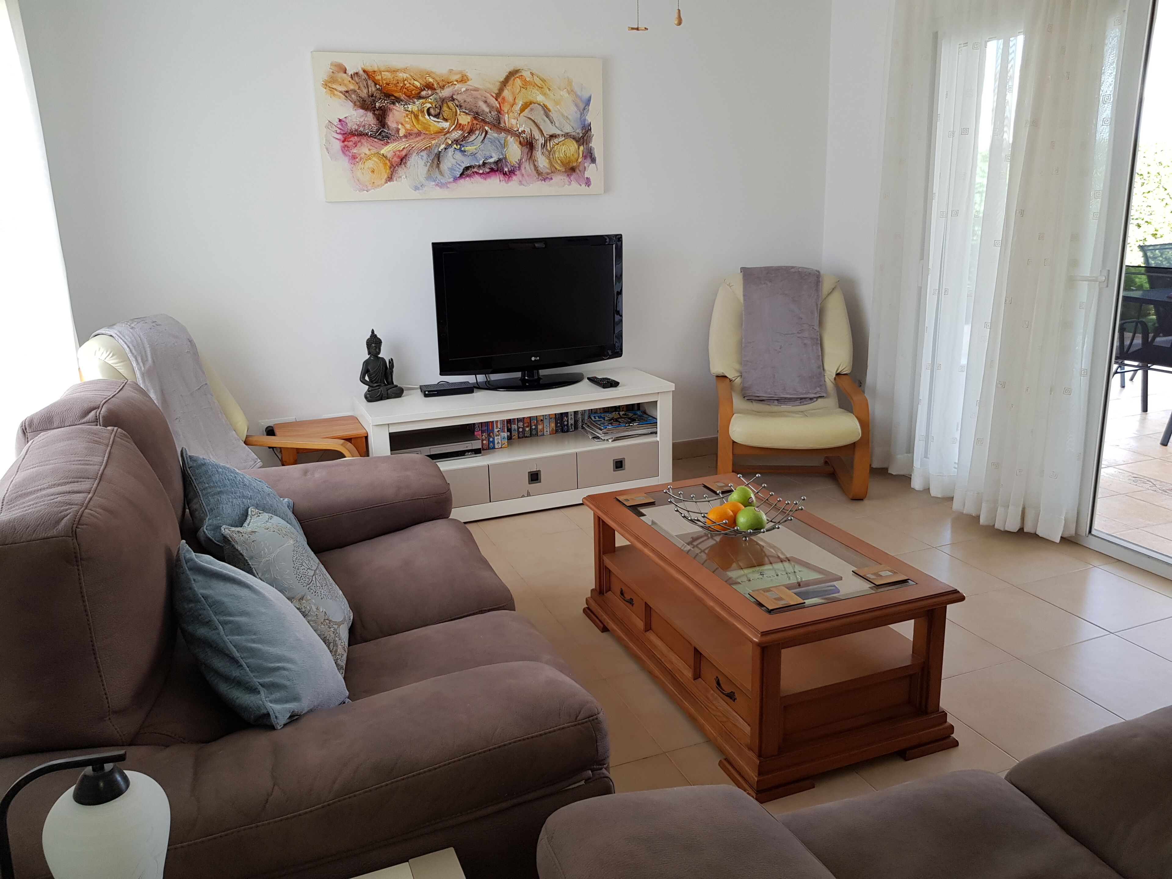 Beautiful villa with large heated pool, free wi-fi and air con in all bedrooms.