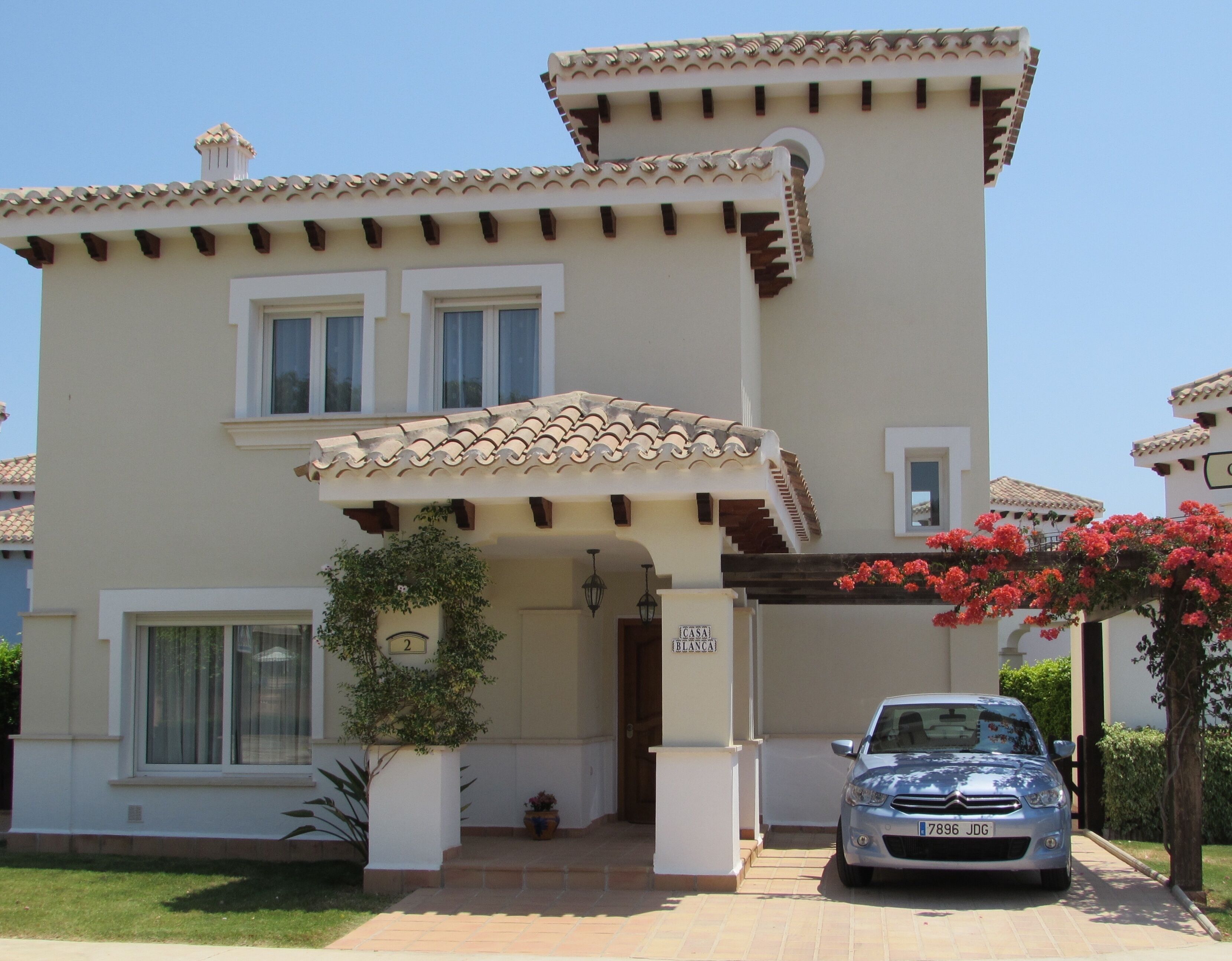 Beautiful villa with large heated pool, free wi-fi and air con in all bedrooms.