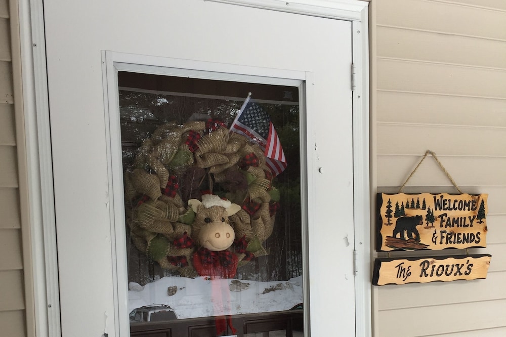 Cozy condo with private access to the Saco River