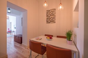 Dining - Heart of Alfama - Where Alfama, Graça & Castle Meet (Lisboa)