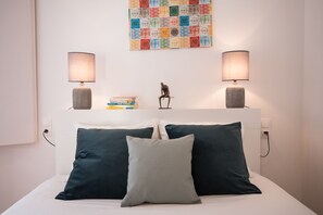 2 bedrooms, iron/ironing board, WiFi, bed sheets - Heart of Alfama - Where Alfama, Graça & Castle Meet (Lisboa)