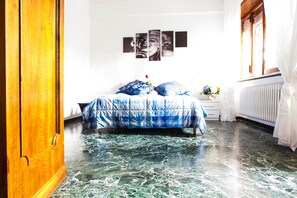 2 Schlafzimmer, Schreibtisch, Reisekinderbett, WLAN