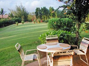 Outdoor dining - Exceptional Molokai vacation condo - Steps from Hawaii's longest beach (Molokai)