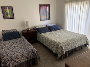 2 bedrooms, iron/ironing board, WiFi, bed sheets - Exceptional Molokai vacation condo - Steps from Hawaii's longest beach (Molokai)