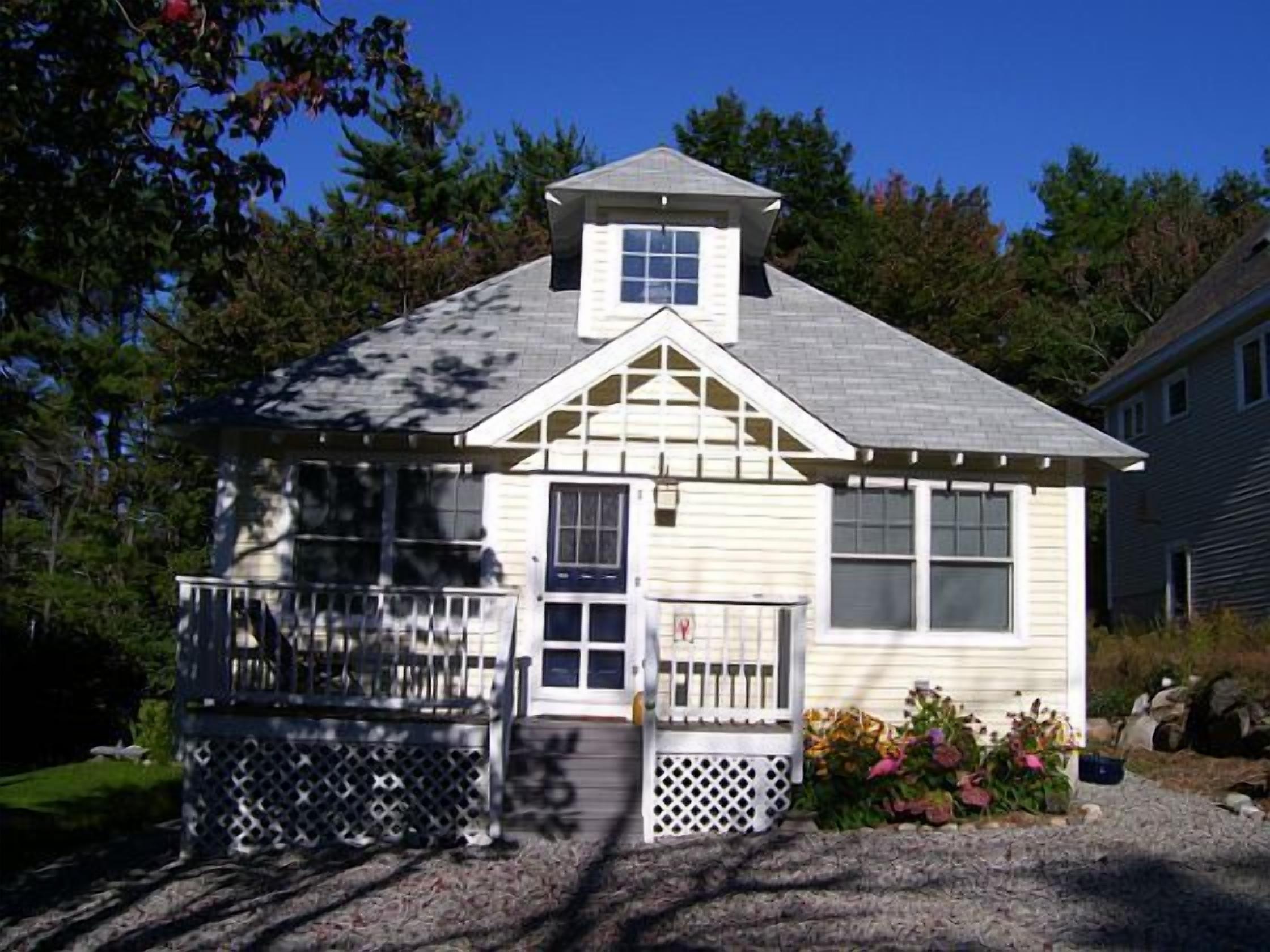 Charming Cottage Between The Beaches