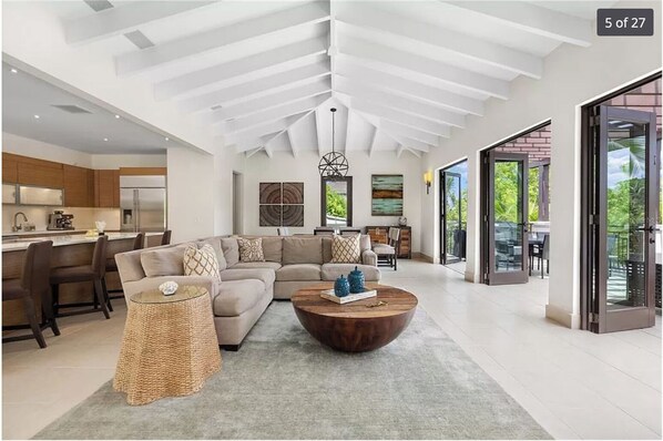 TV, table tennis - Villa Mango - St Regis Bahia Beach, Luxury 4 bed / 4 bath Penthouse in St Regis Bahia Beach Resort (Herreras)