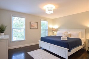 4 bedrooms, iron/ironing board, WiFi, bed sheets