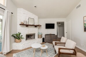 Smart TV, fireplace, stereo