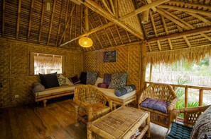 Villa Bambu | Egyptian cotton sheets, premium bedding, pillow-top beds, in-room safe - Meno Island Villas (Gili Meno)