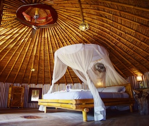 Egyptian cotton sheets, premium bedding, pillow-top beds, in-room safe - Meno Island Villas (Gili Meno)