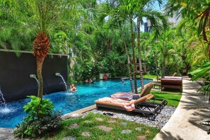 屋外プール、温水プール