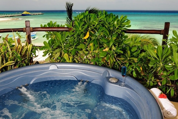 Tina de hidromasaje al aire libre