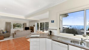 Interior - Charles - Outstanding Views (Lorne)
