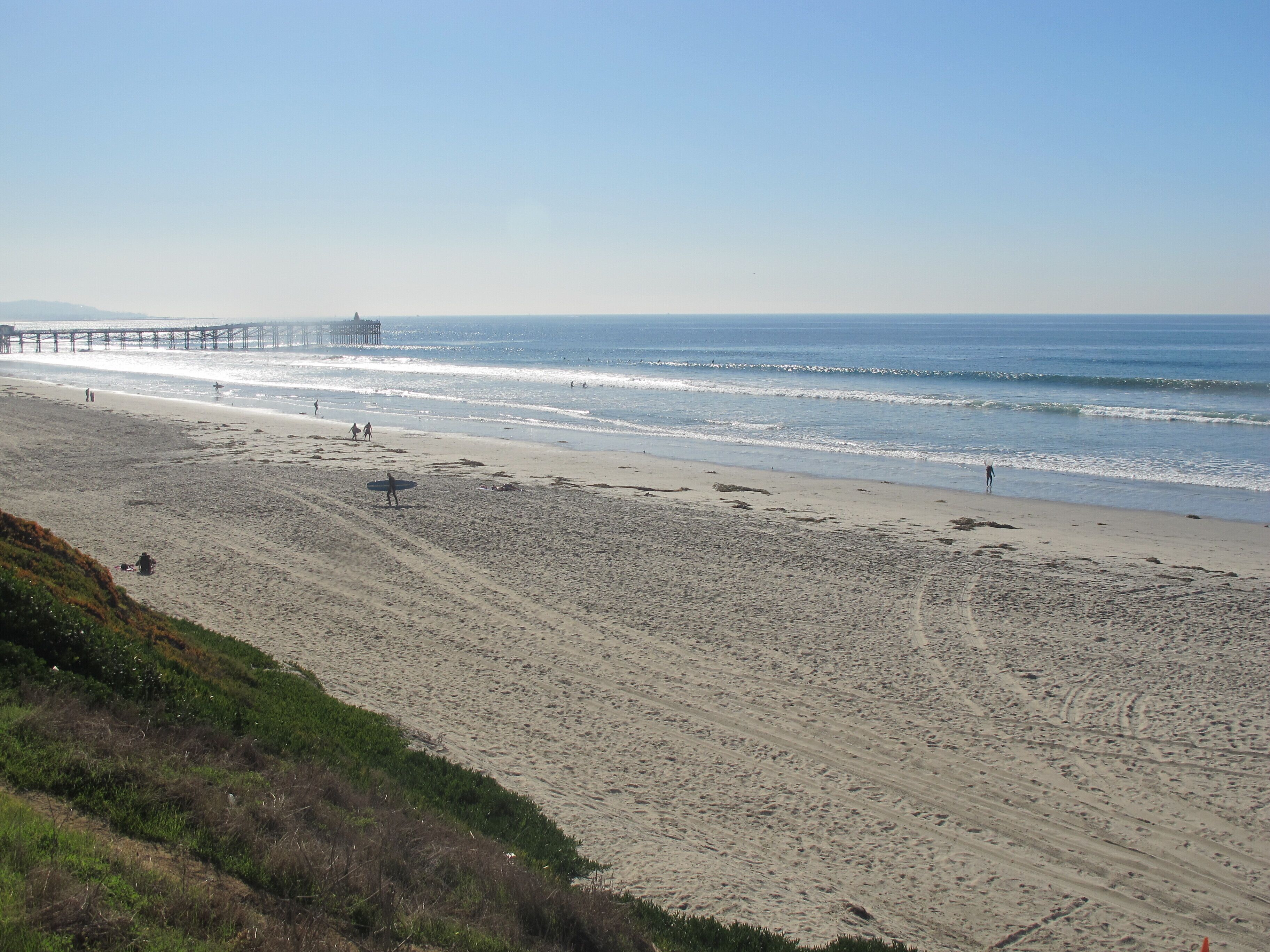 Beach nearby, sun-loungers, beach towels