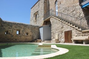 Pool - Self catering Castell de Fonolleres for 12 people (Fonolleres)