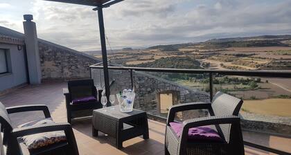 Casa rural (alquiler íntegro) Castell de Fonolleres para 12 personas