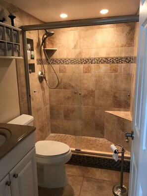 Combined shower/bathtub, hair dryer, towels - Sea Club Unit 41- "Morgan Beach House" home away from home - 2min walk to beach  (Indian Shores)