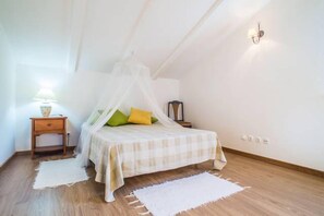 6 bedrooms, iron/ironing board, WiFi, bed sheets - Quinta do Alto dos Pinheiros (Rio Maior)
