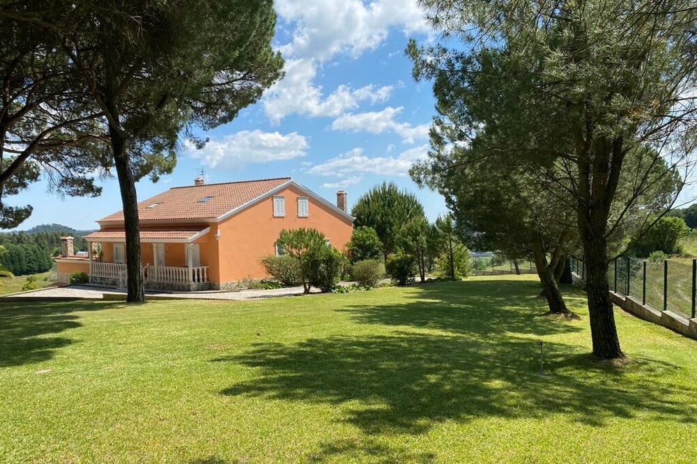 Villa very quiet, fantastic views, ideal for families, fun and relaxation.