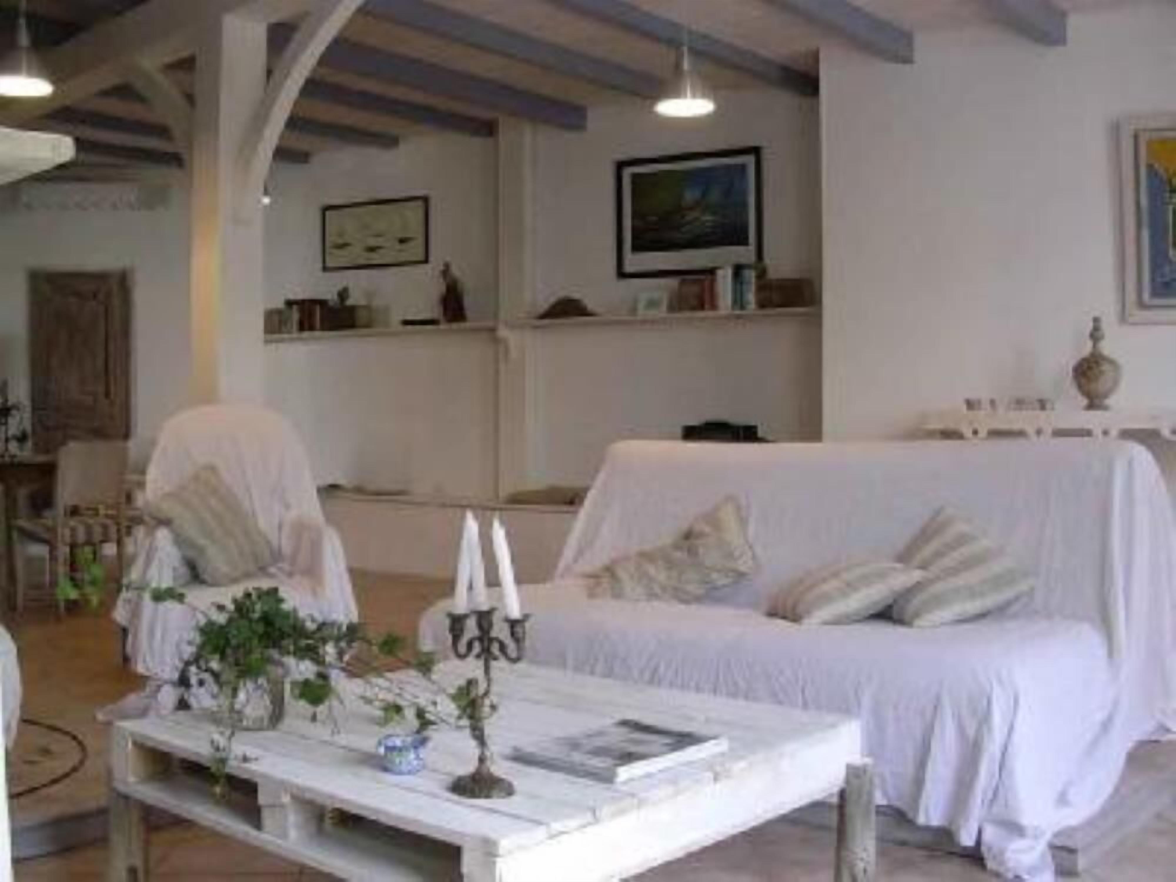 电视、壁炉、书、立体声音响