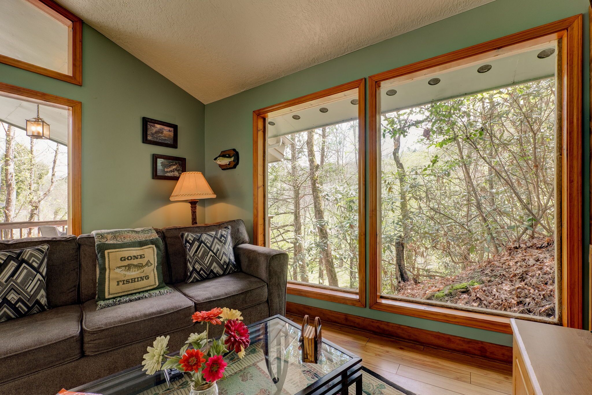  Creekside Cabin.... a little bit of Country Livin'