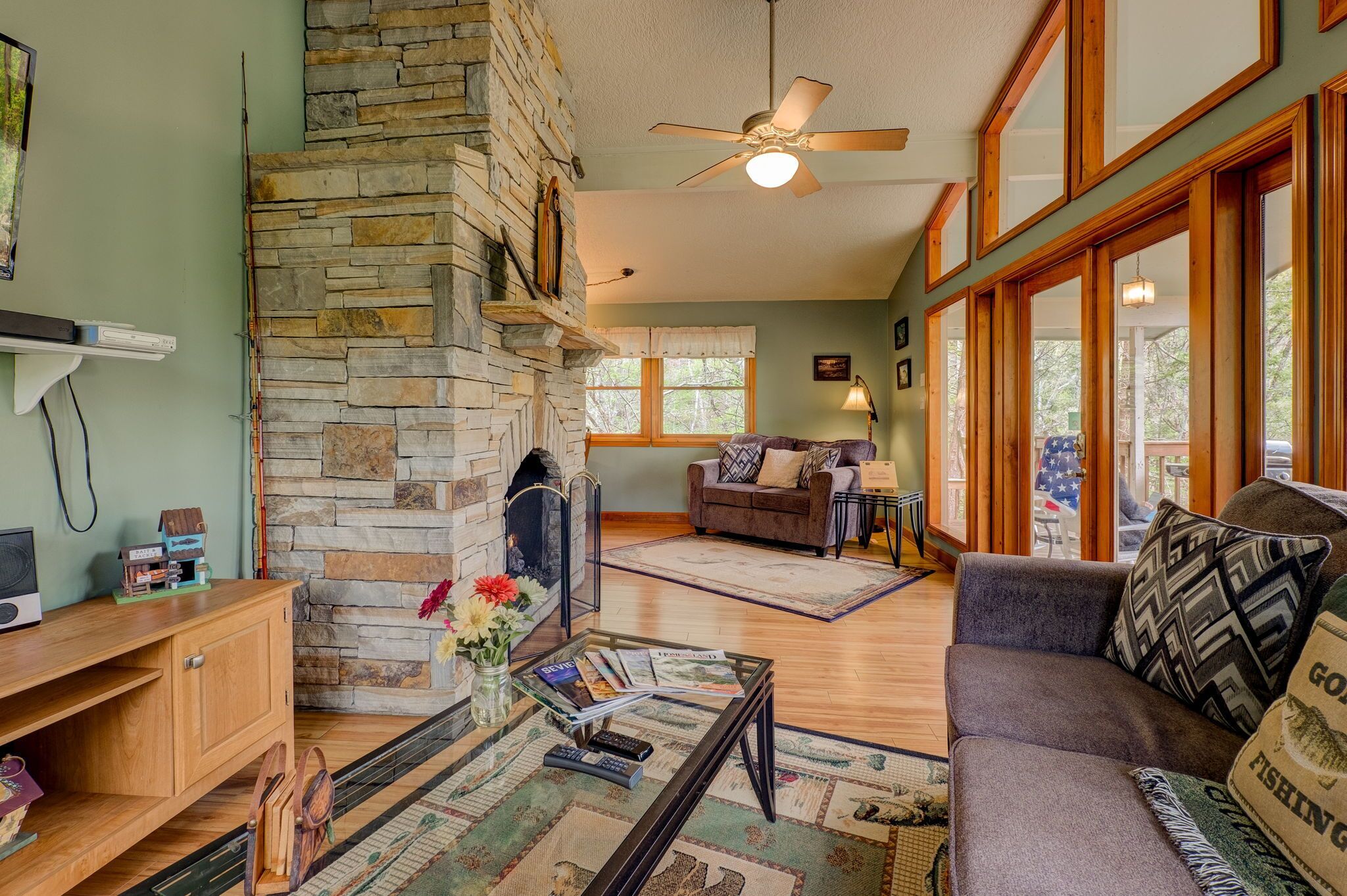  Creekside Cabin.... a little bit of Country Livin'