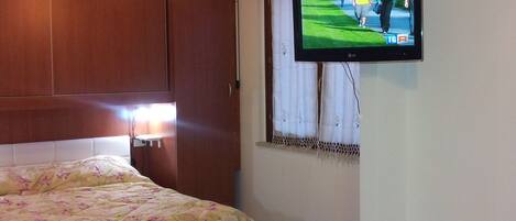 1 bedroom, in-room safe, iron/ironing board, WiFi