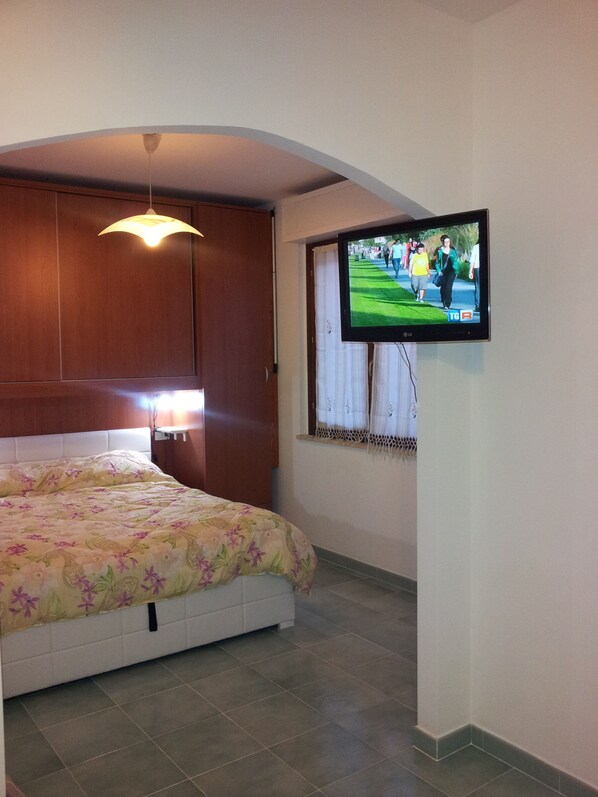 1 makuuhuone, tallelokero huoneessa, silitysrauta/-lauta, Wi-Fi