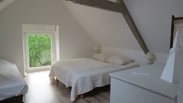 2 slaapkamers, een strijkplank/strijkijzer