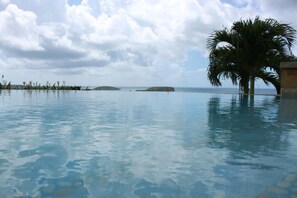 An infinity pool, a heated pool - Los Arcos The Most Coveted Vieques Estate (Vieques)