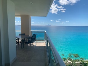Outdoor dining - The Cliffs 2BR 2.5BA Apt Private Beach Sleeps 5
Luxury Oceanfront Apartment (Cupecoy)