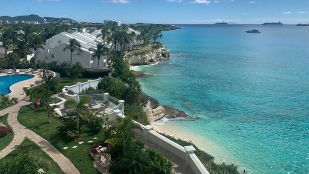 A coastal resort with a pool, beachfront property, and a view of the ocean. - The Cliffs 2BR 2.5BA Apt Private Beach Sleeps 5
Luxury Oceanfront Apartment (Cupecoy)