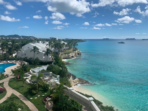 The Cliffs 2BR 2.5BA Apt Private Beach Sleeps 5
Luxury Oceanfront Apartment