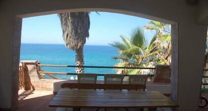 Villa Bosa, apartamento frente al mar en el área de Bosa, escalera privada a la playa WI