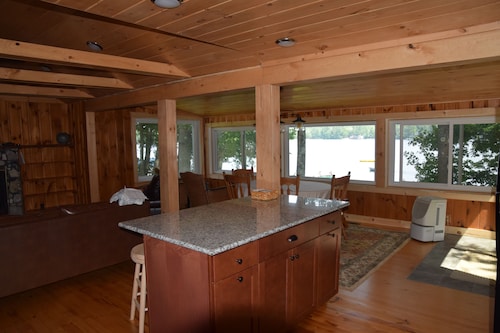 Cozy Year-round House right outside Portland Maine on Highland Lake.