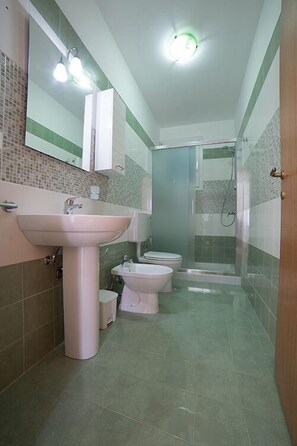 Douche, bidet