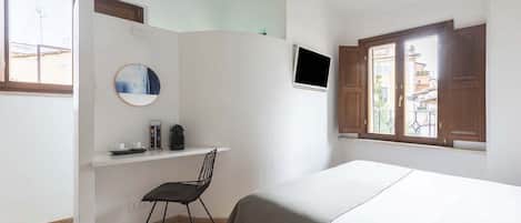 8 bedrooms, in-room safe, iron/ironing board, travel cot