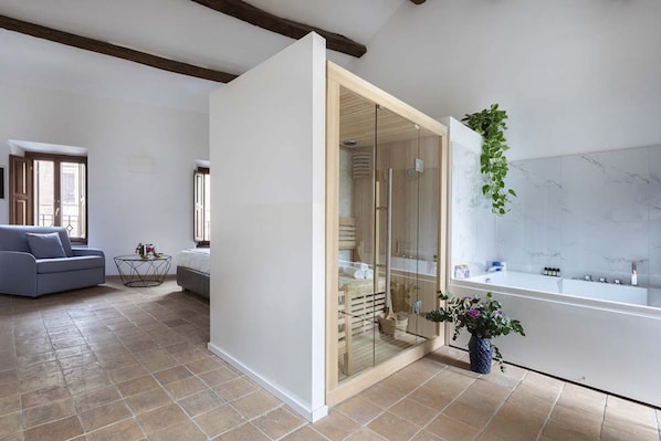 8 chambres, coffres-forts dans les chambres, fer et planche Ă repasser