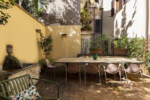 Outdoor dining - Experience Collection by ROMAC Margana Palace w/ terrace & wellness (Roma)