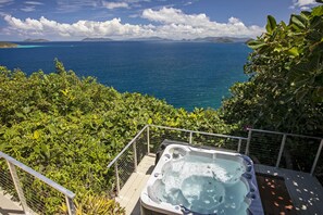 Bain à remous extérieur