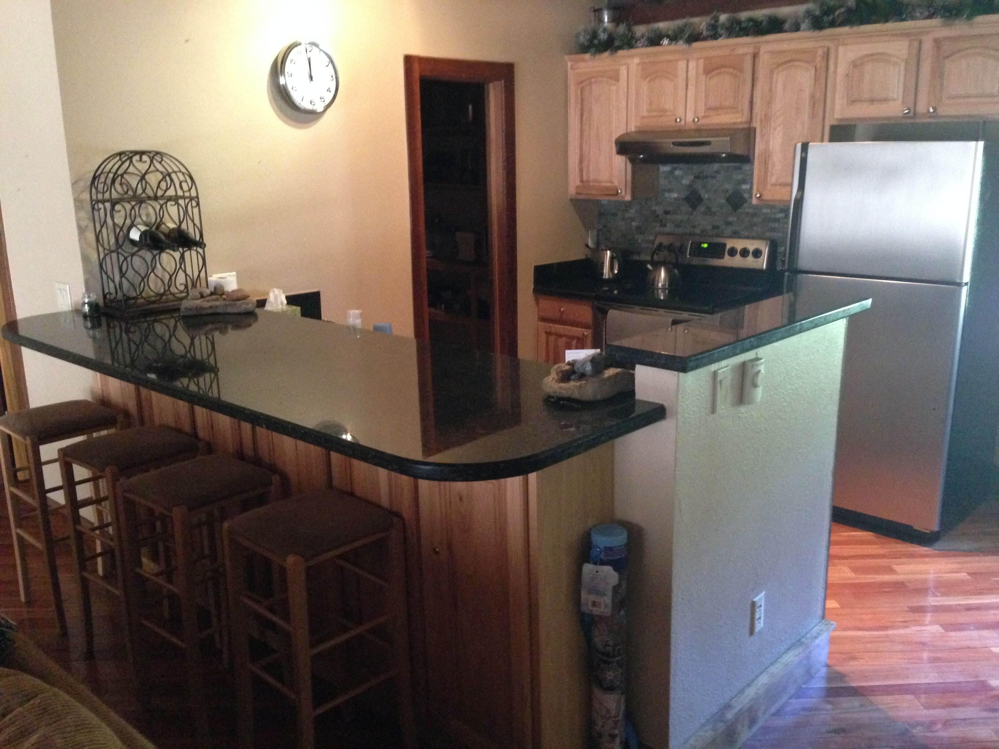 Modern Deluxe 4 BD/3.5 BA Condo, Walking Distance To Shops And Restaurants