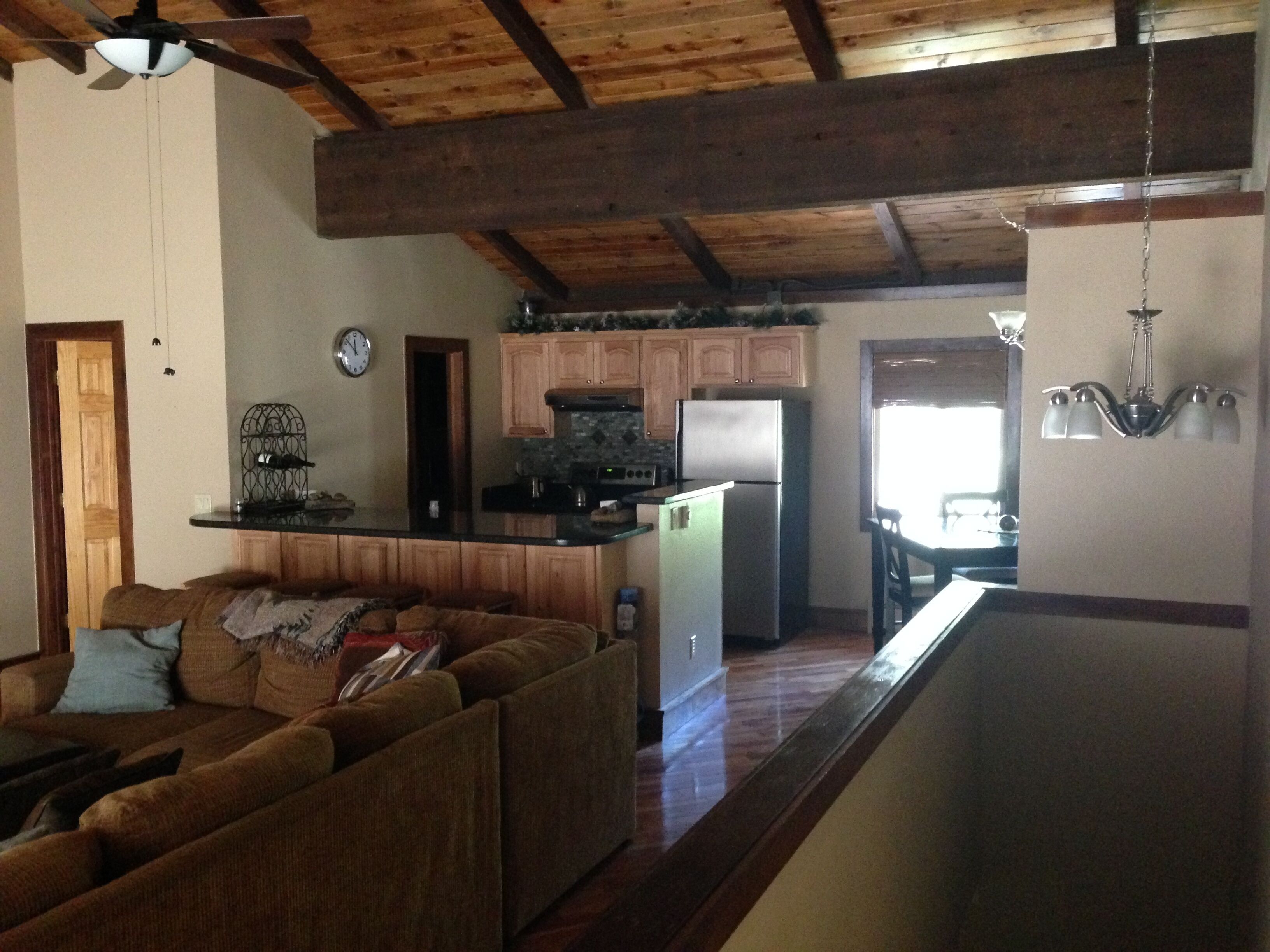 Modern Deluxe 4 BD/3.5 BA Condo, Walking Distance To Shops And Restaurants