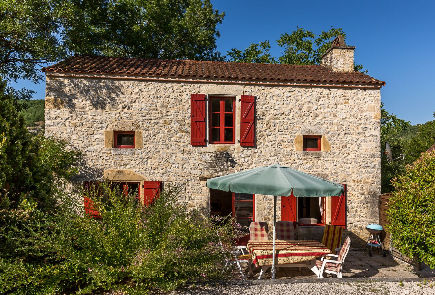 3 luxury holiday homes with swimming pool on a small estate in Dordogne / Lot