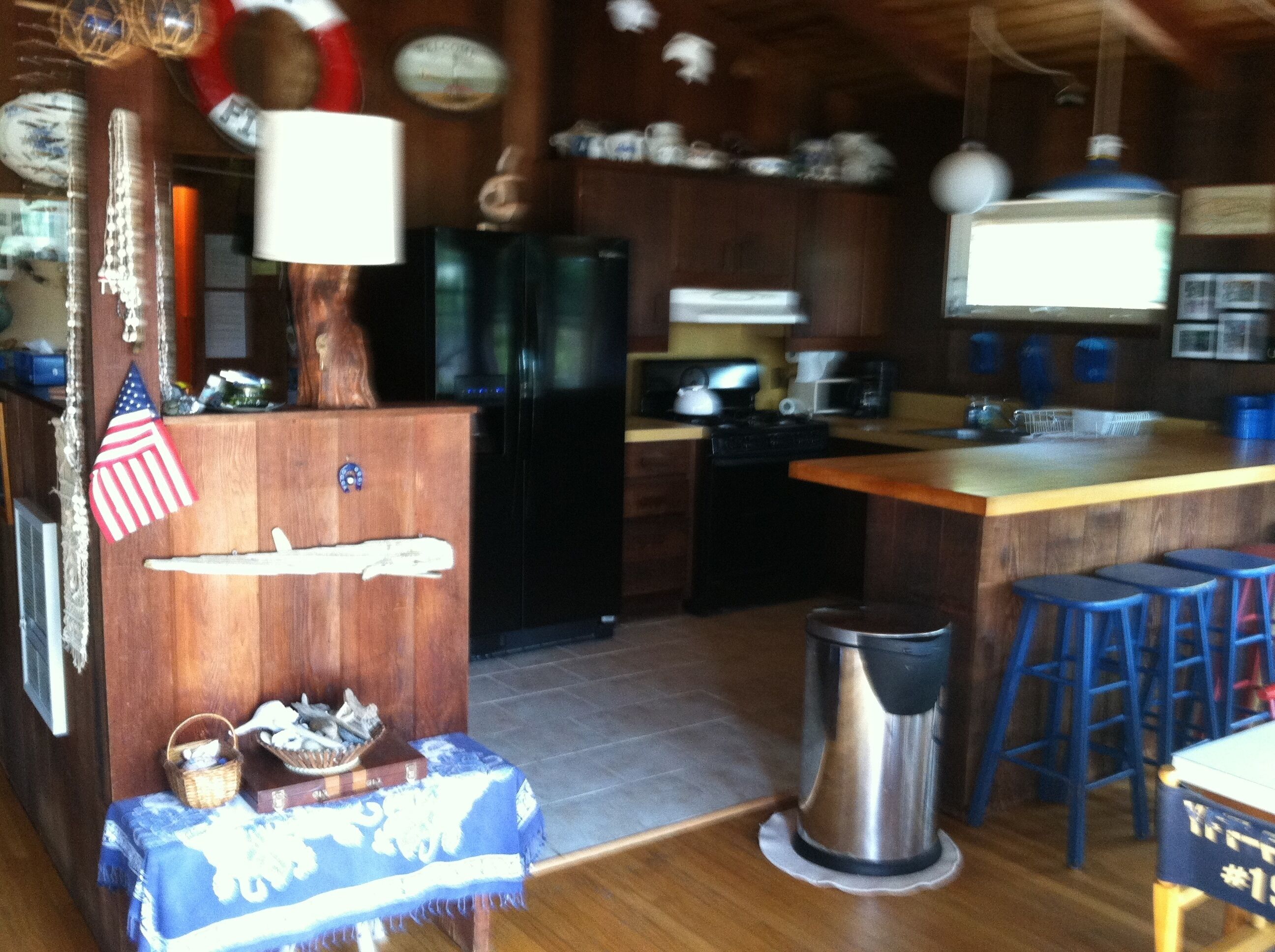 3rd house from the ocean, great ocean breeze and views, quietest block in OBP