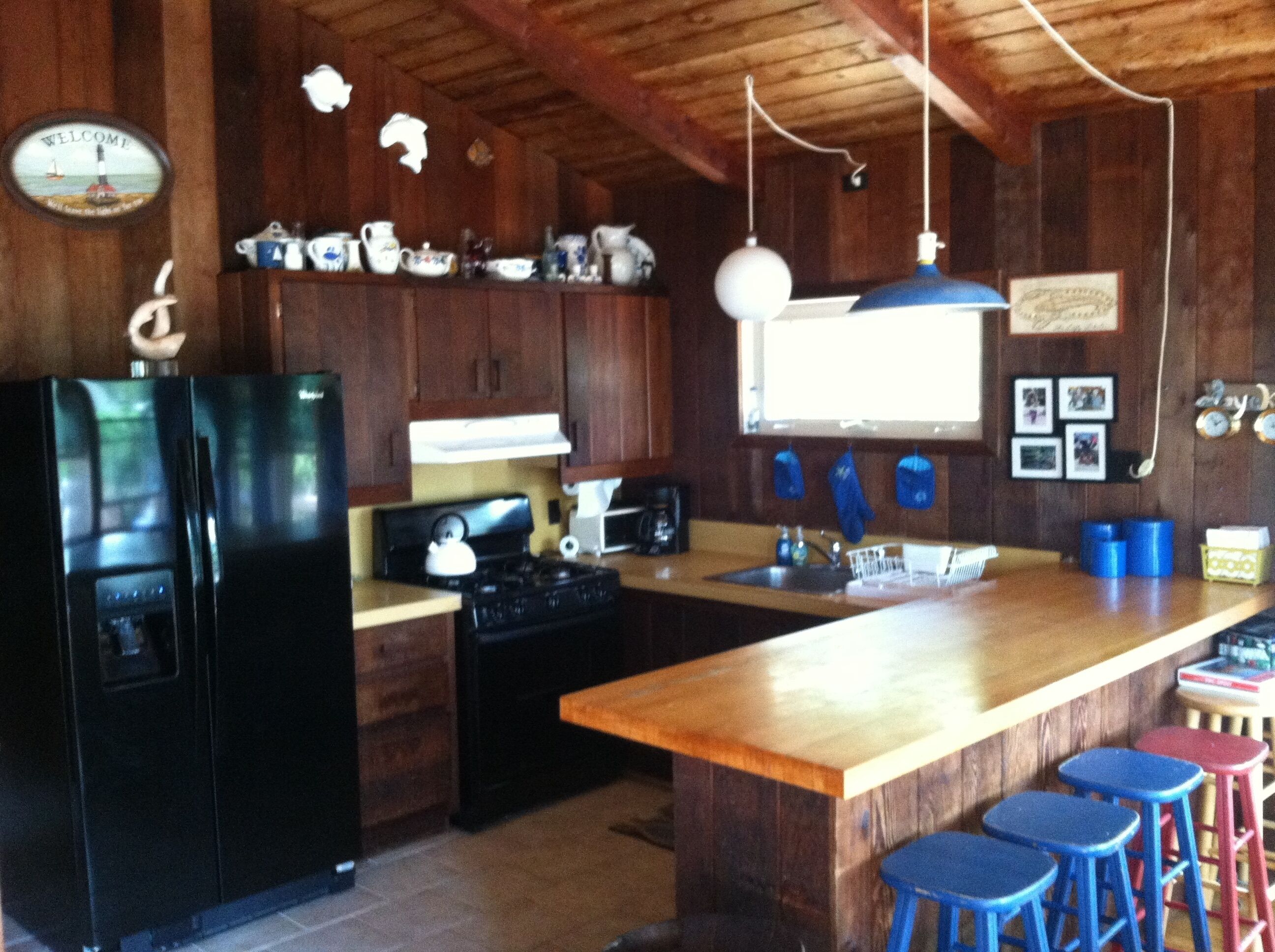 3rd house from the ocean, great ocean breeze and views, quietest block in OBP